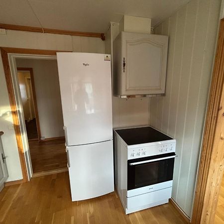 Rom Til Leie I Sentrum Med Gratis Parkering Ved Leiligheten Apartment Harstad Exterior photo